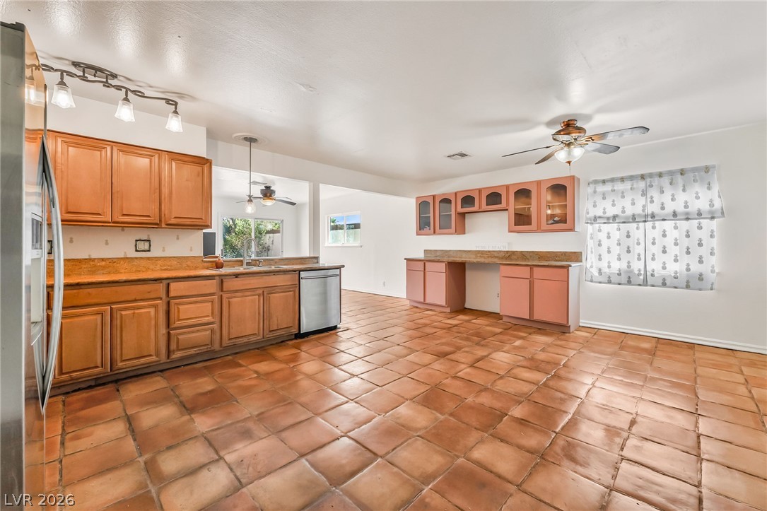 6604 Larchwood Lane Property Photo 6