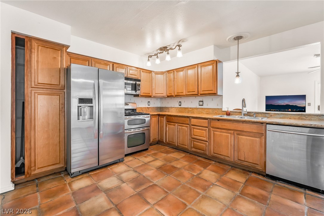 6604 Larchwood Lane Property Photo 7