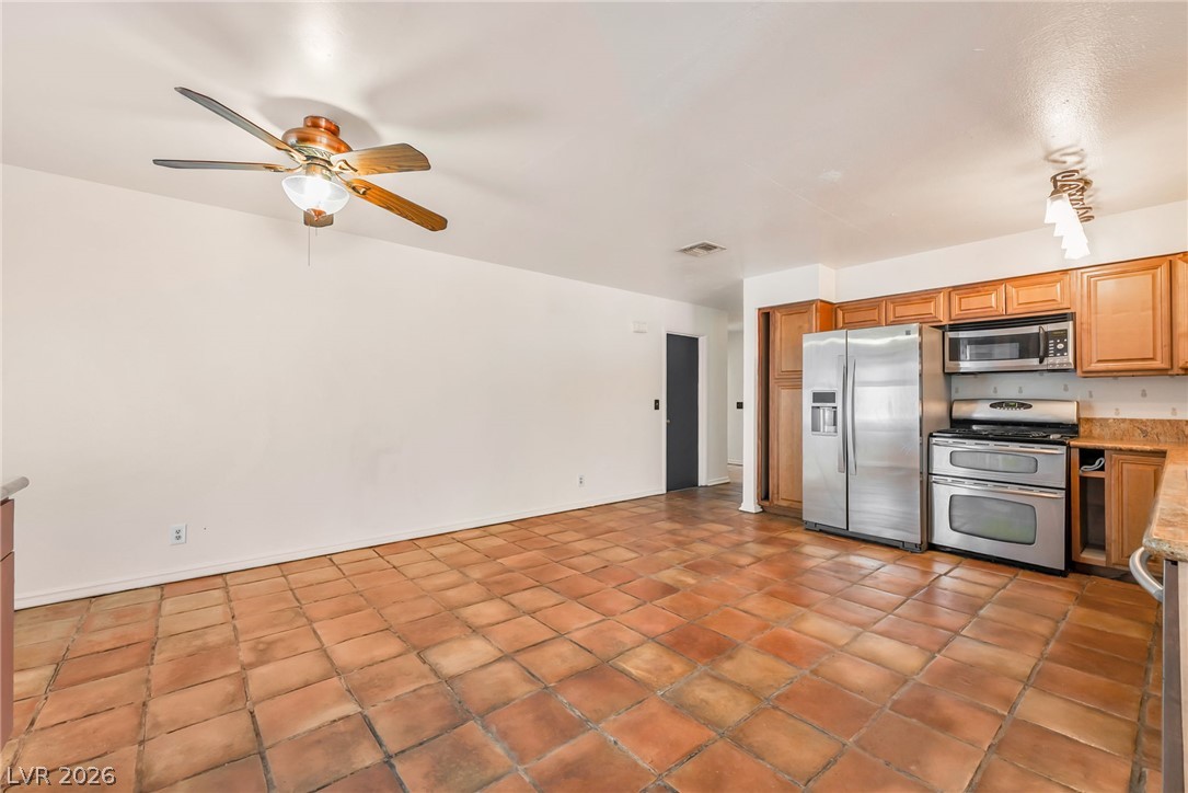 6604 Larchwood Lane Property Photo 9