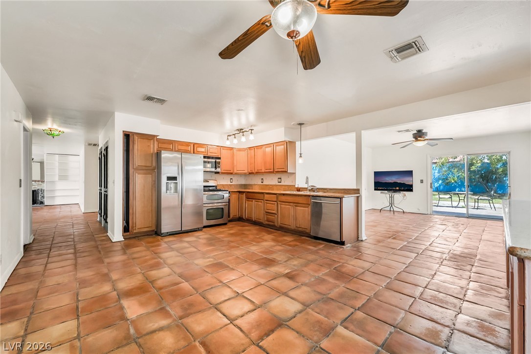 6604 Larchwood Lane Property Photo 10