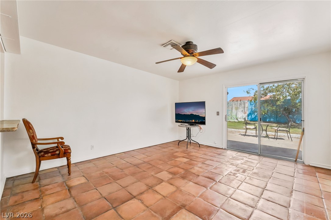 6604 Larchwood Lane Property Photo 11