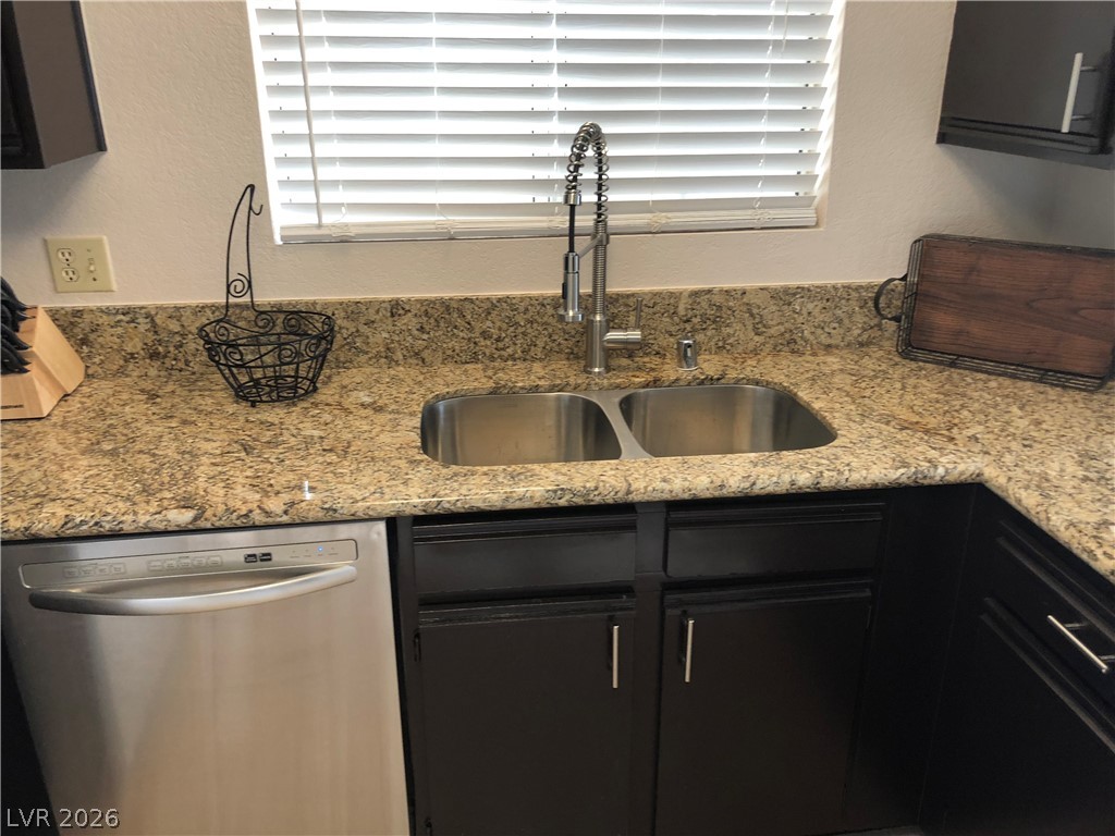 2200 South Fort Apache Road 2199 Property Photo 4