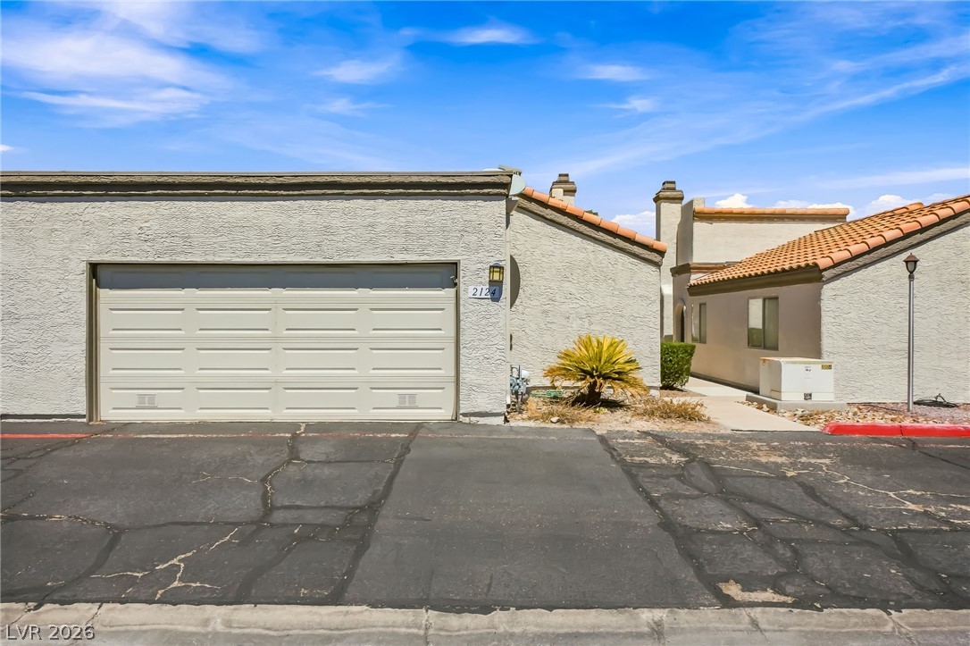 2124 Pebble Creek Lane Property Photo 1