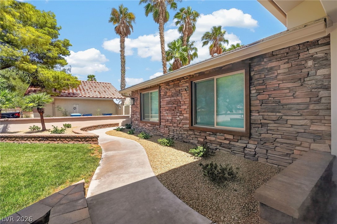 8030 La Cienega Street Property Photo 17