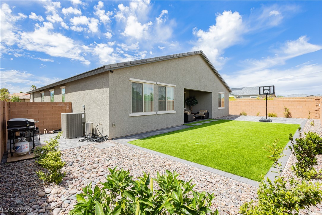 9508 Bombinate Court Property Photo 4