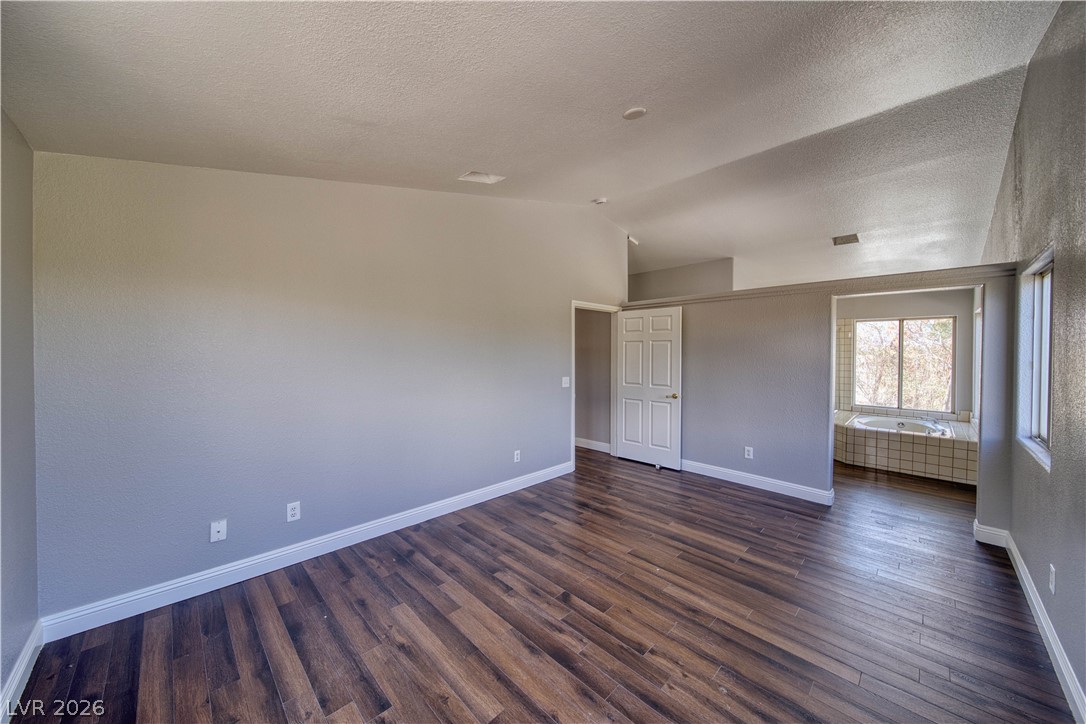 3110 Oakridge Avenue Property Photo 9