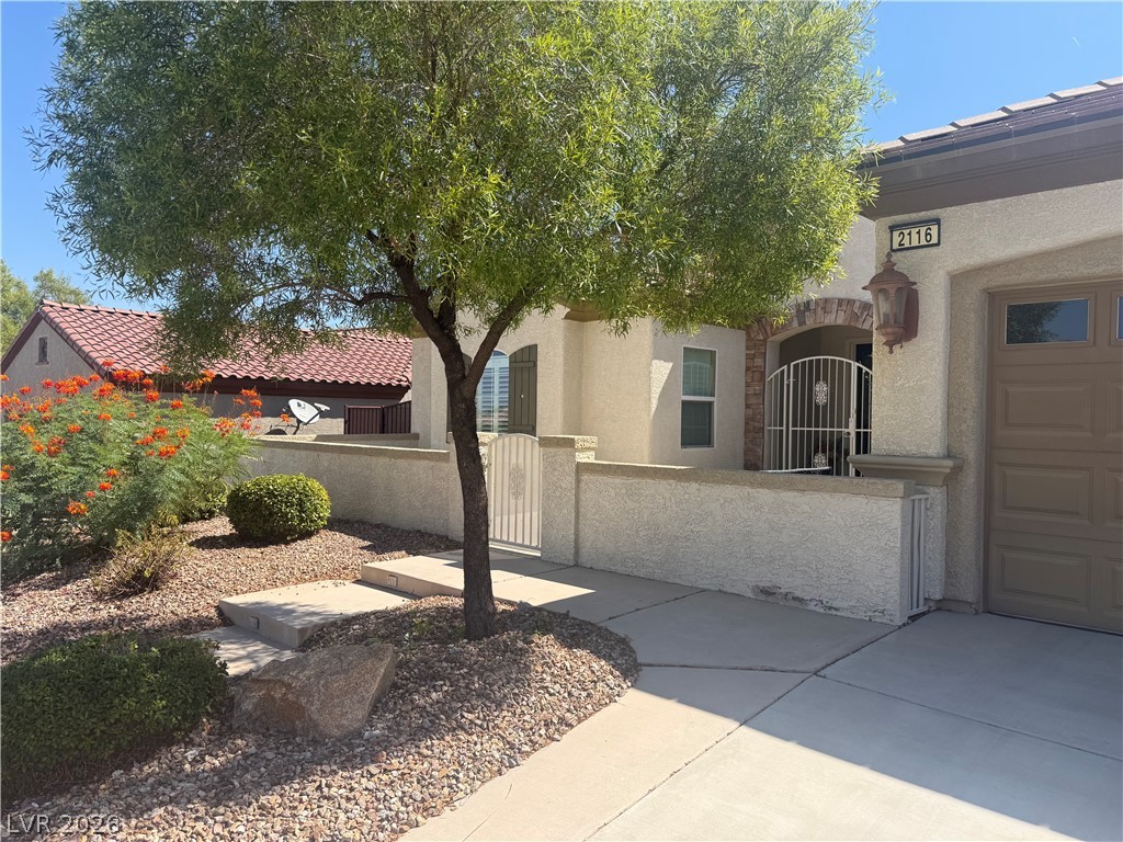 2116 Waterton Rivers Drive Property Photo 1