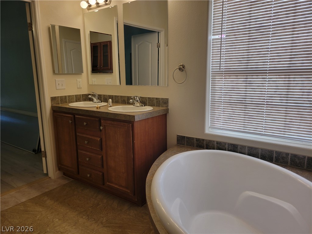 4140 West Victoria Street Property Photo 14