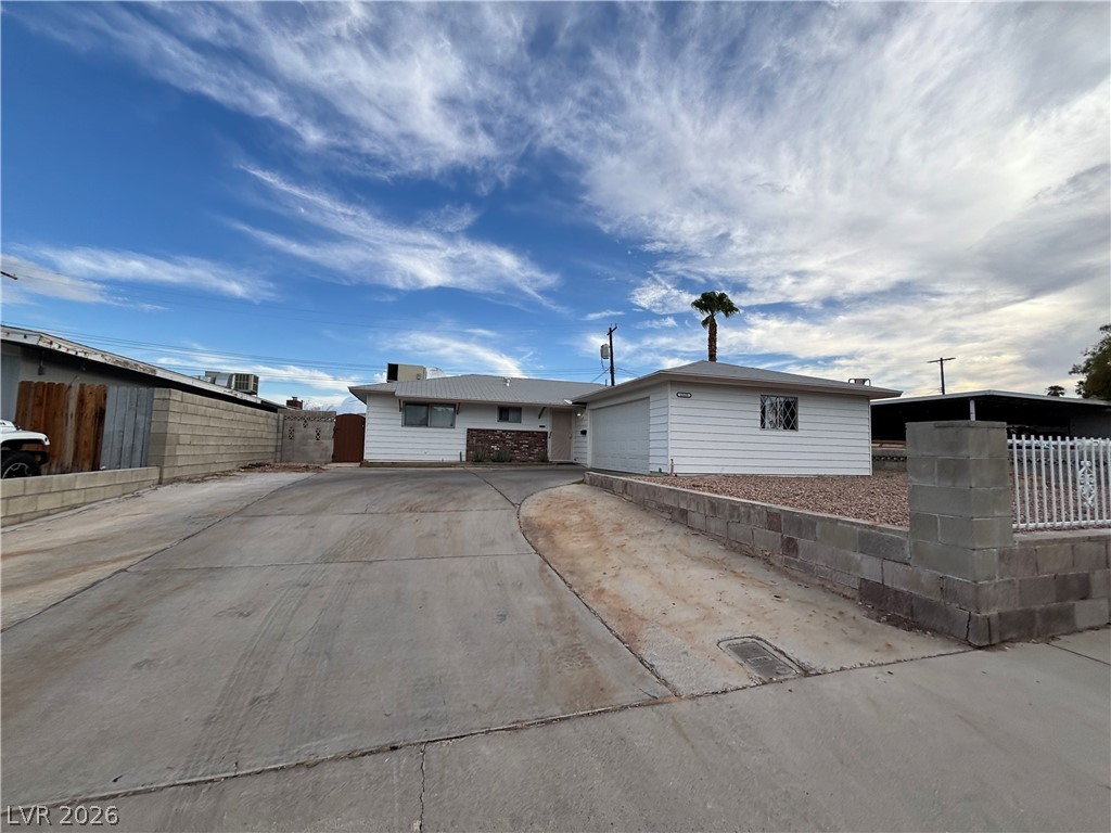 6325 Elton Avenue Property Photo 2