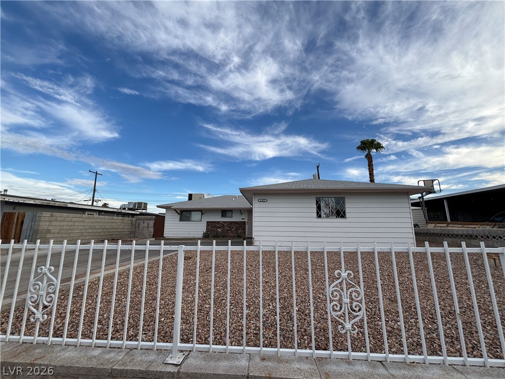 6325 Elton Avenue Property Photo 3