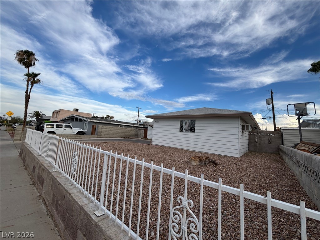 6325 Elton Avenue Property Photo 4