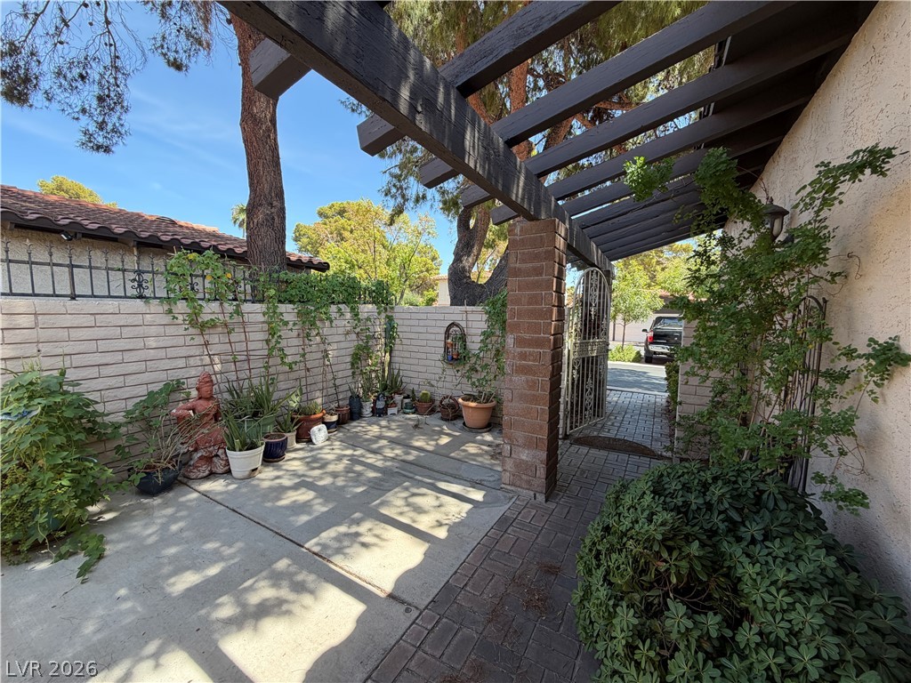 2212 Plaza Del Prado Property Photo 3