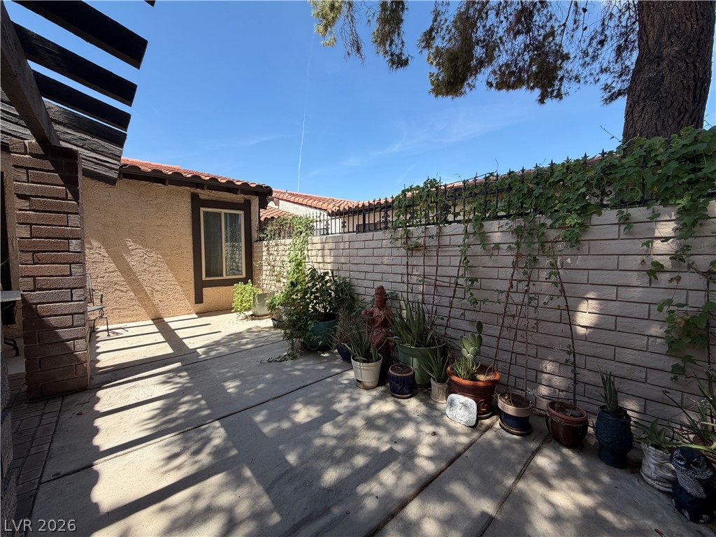 2212 Plaza Del Prado Property Photo 4