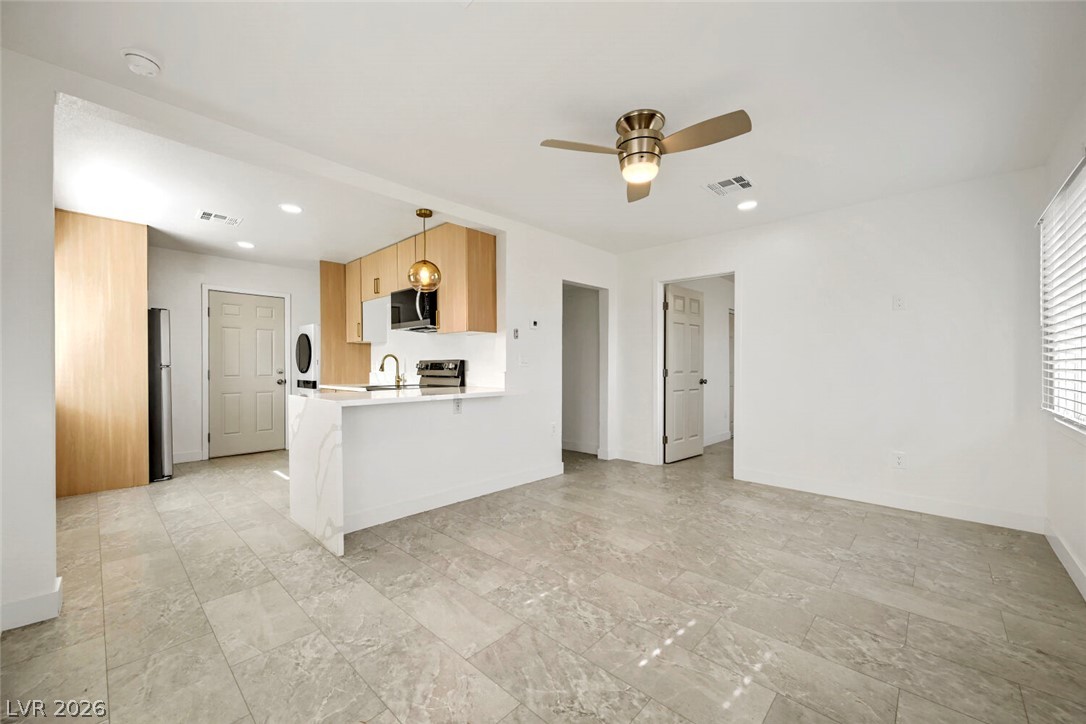1934 Stanford Street B Property Photo 5