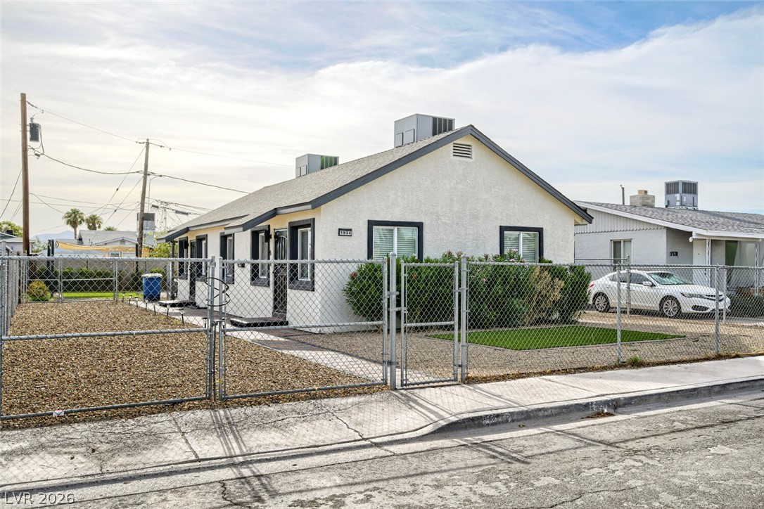 1934 Stanford Street B Property Photo 17