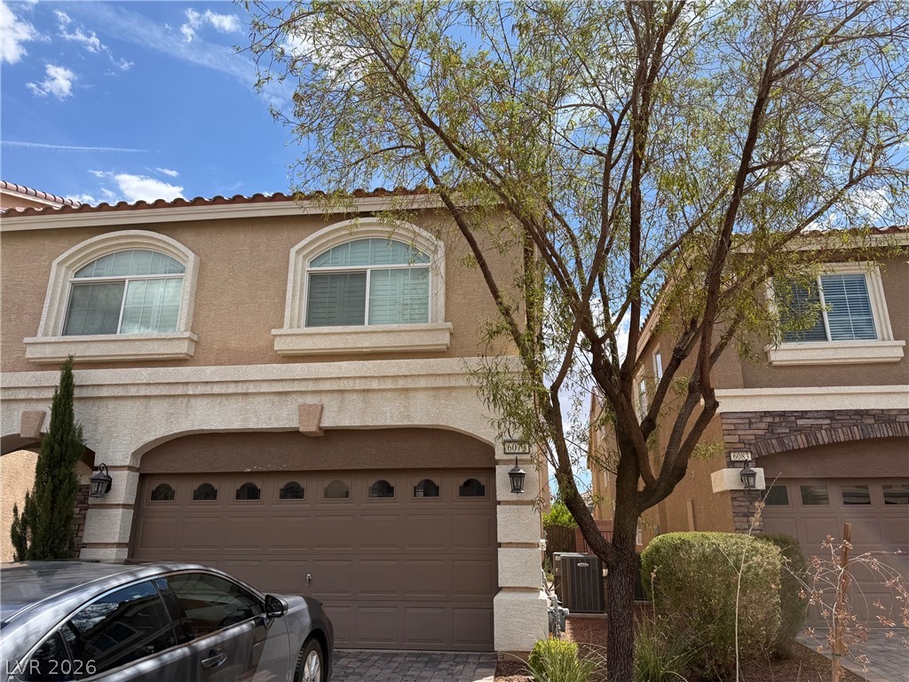 6073 Crown Palms Avenue Property Photo 3