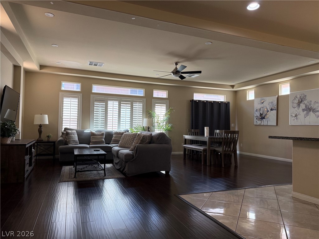 6073 Crown Palms Avenue Property Photo 4