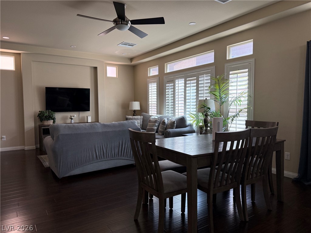 6073 Crown Palms Avenue Property Photo 5