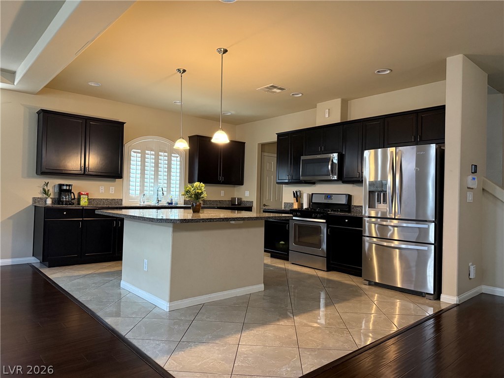 6073 Crown Palms Avenue Property Photo 8