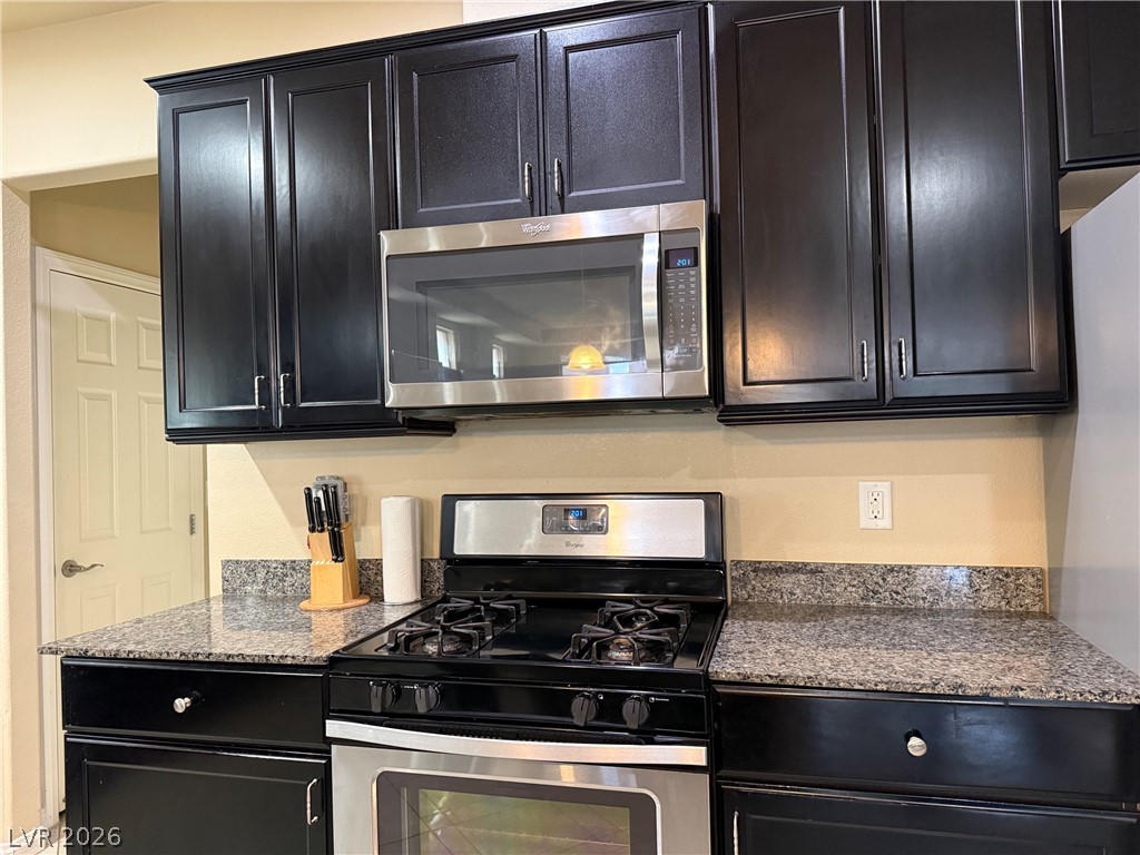 6073 Crown Palms Avenue Property Photo 10