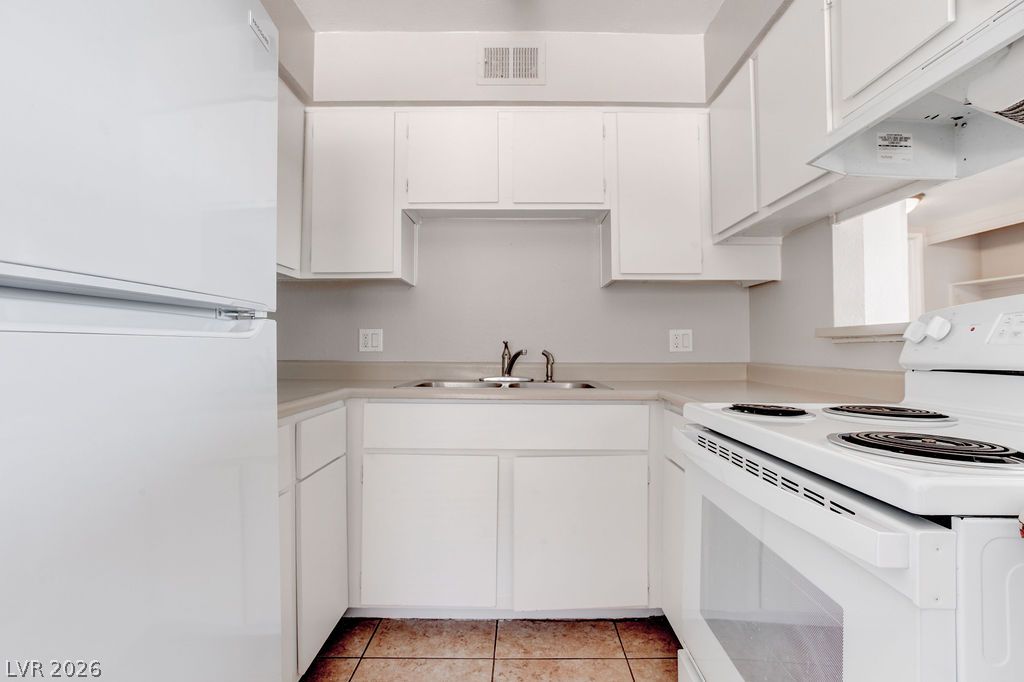 1810 Bartoli Drive 1 Property Photo 8