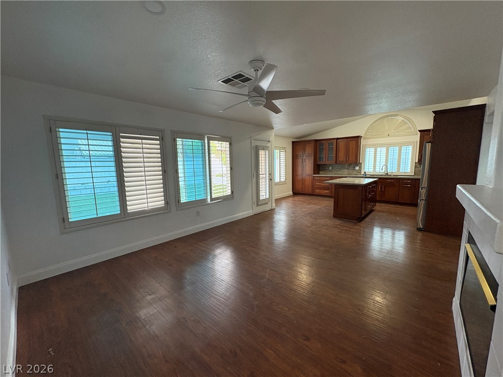 531 Drift Stone Avenue Property Photo 3
