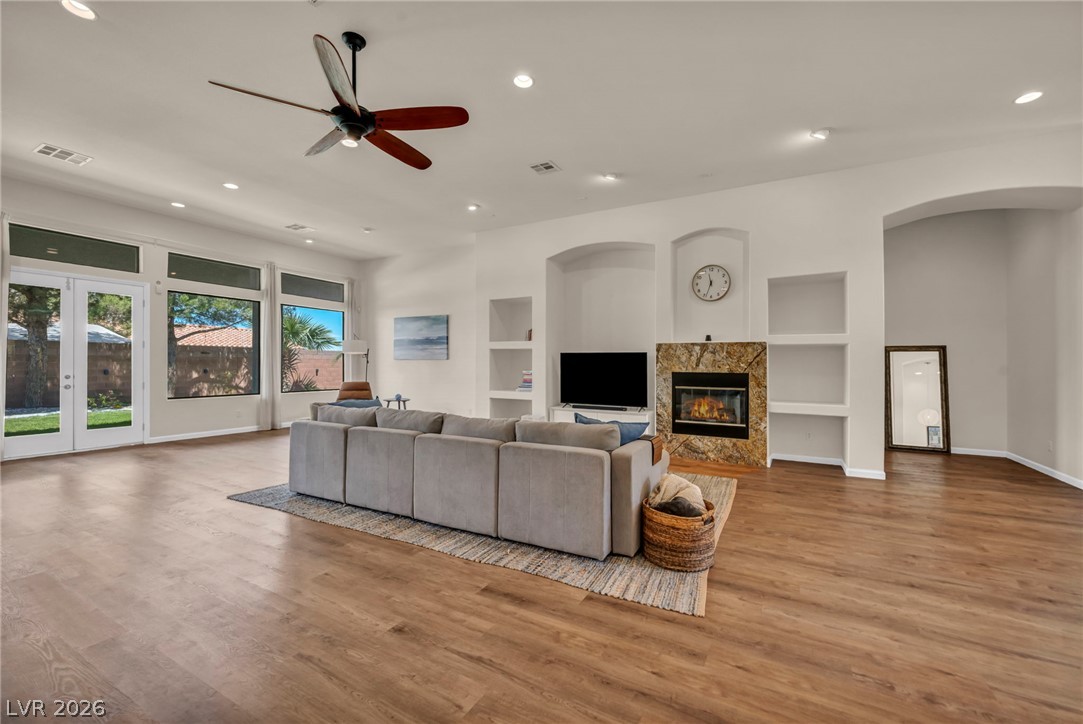 4528 Velvet Crest Lane Property Photo 3