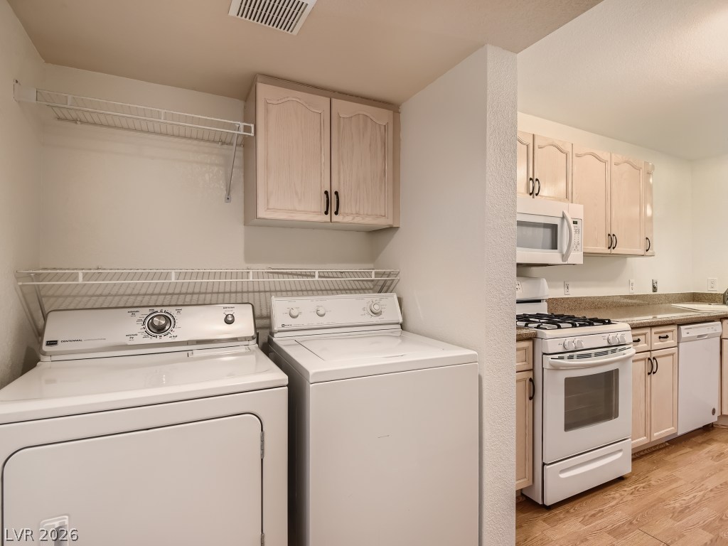 1045 Grammy Drive Property Photo 12