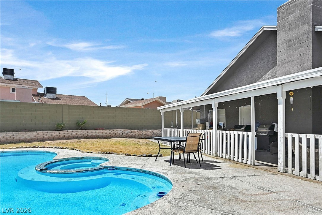 4301 El Esteban Way Property Photo 6