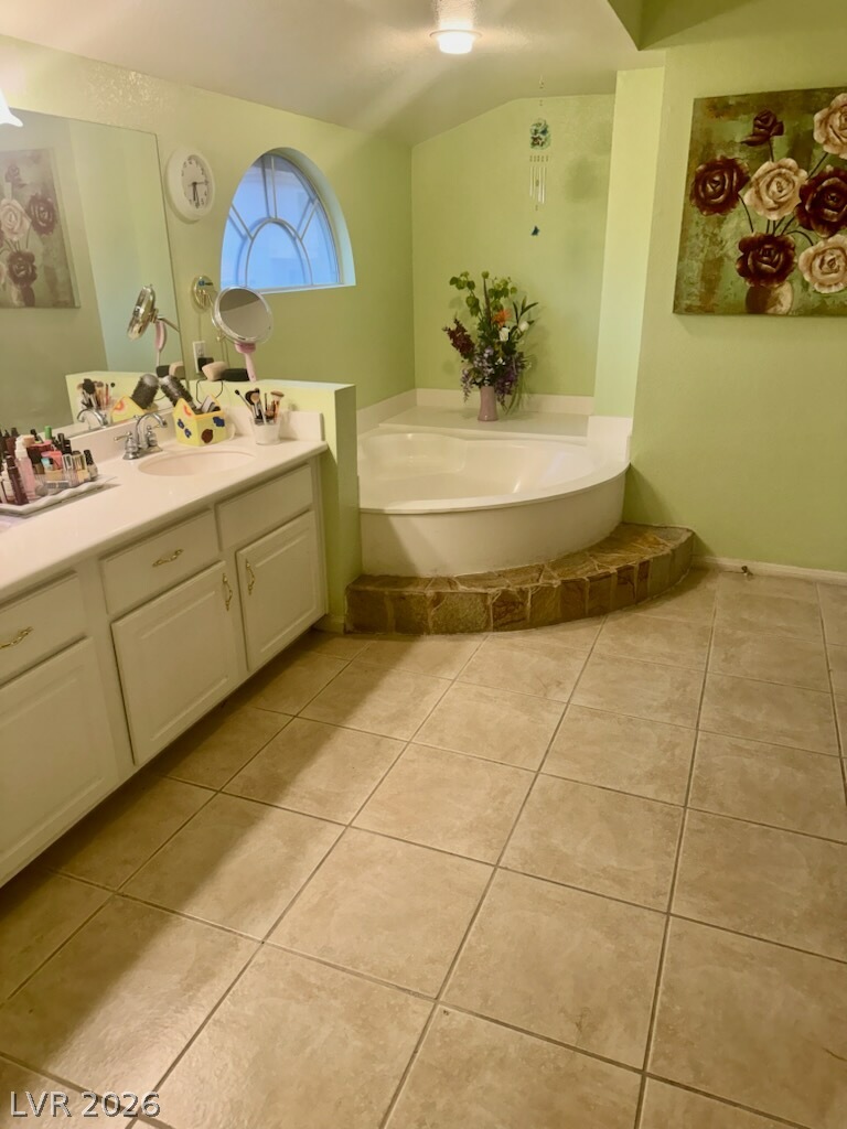 8609 West Gilmore Avenue Property Photo 19