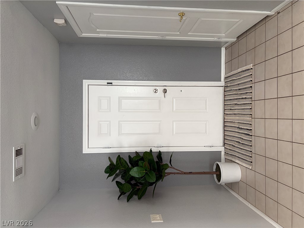 1013 Black Olive Property Photo 4