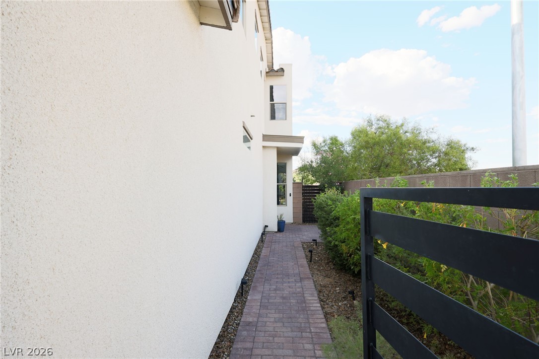 6206 Bravestar Court Property Photo 3