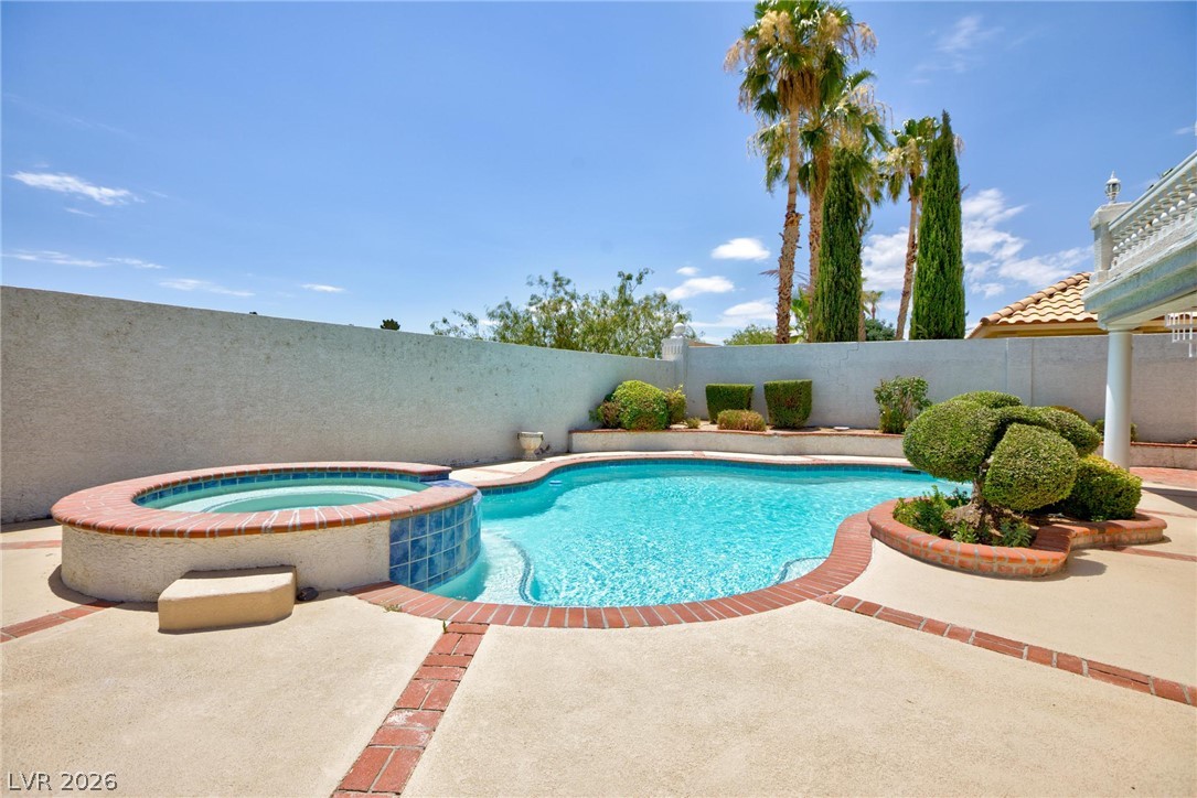 276 Helmsdale Drive Property Photo 4