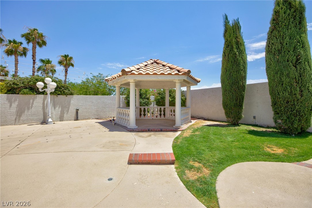 276 Helmsdale Drive Property Photo 11