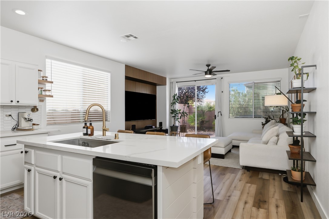 9490 Veterans Court Property Photo 7