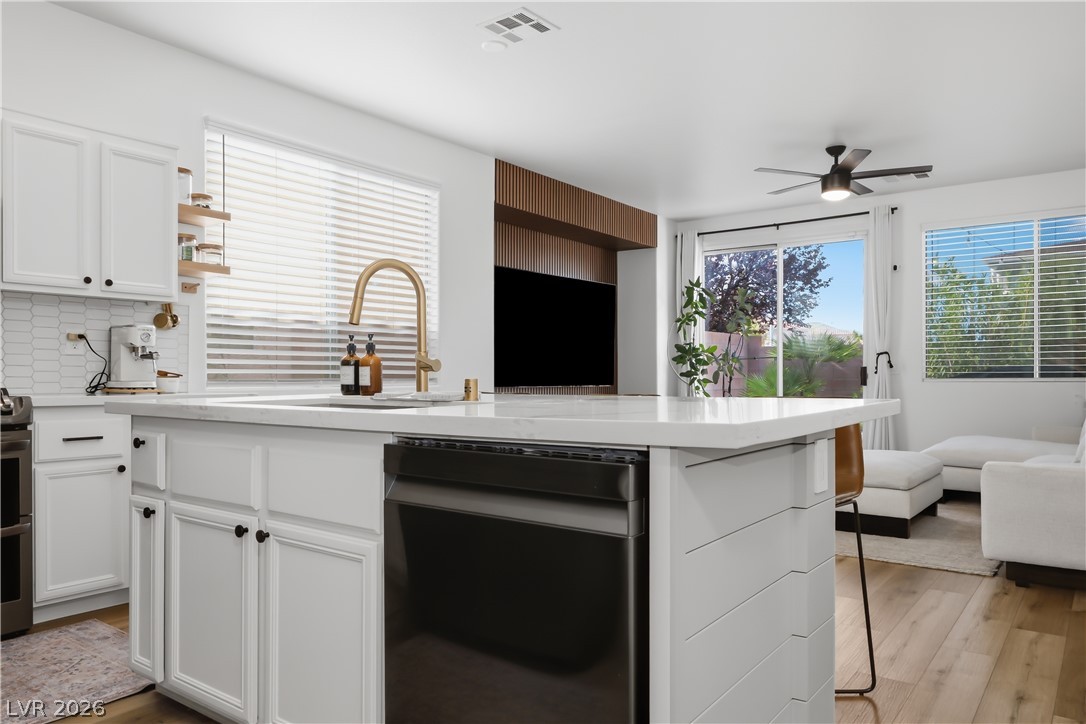 9490 Veterans Court Property Photo 14