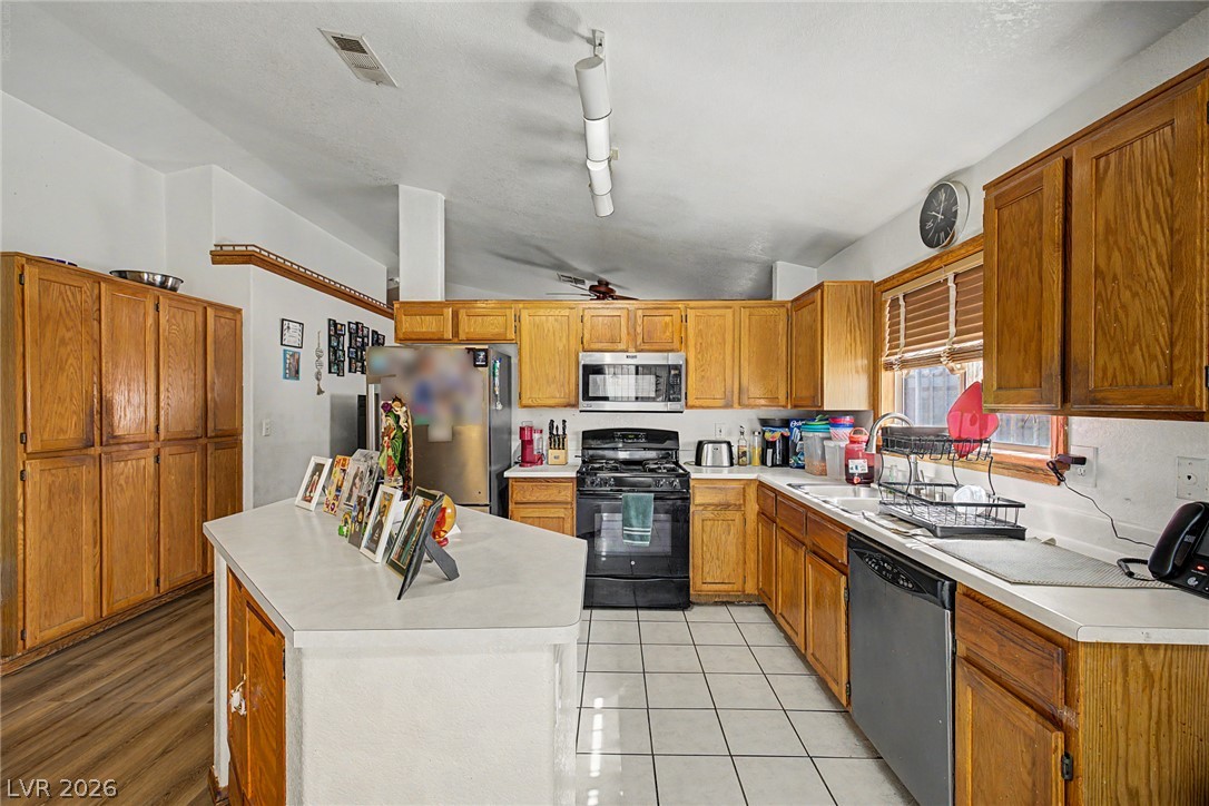 6352 Gold Canyon Drive Property Photo 9