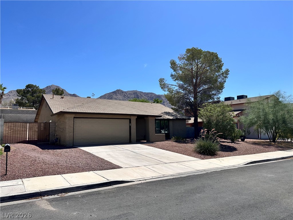 1700 Rolling Hills Drive Property Photo 3