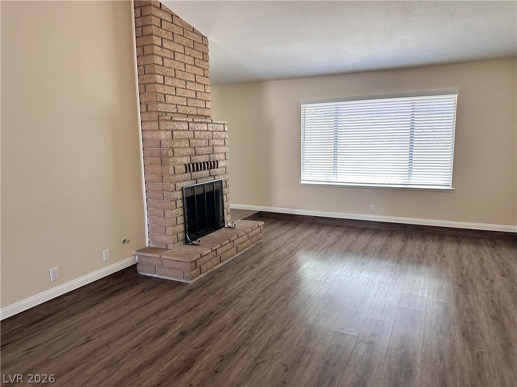 1700 Rolling Hills Drive Property Photo 4