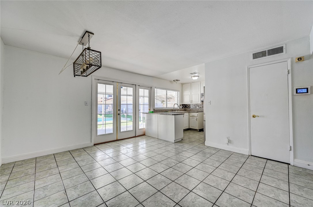3933 Manford Circle Property Photo 11