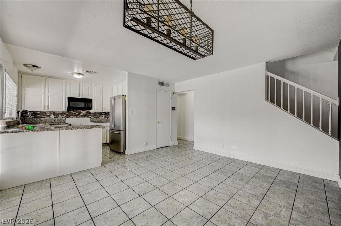 3933 Manford Circle Property Photo 12