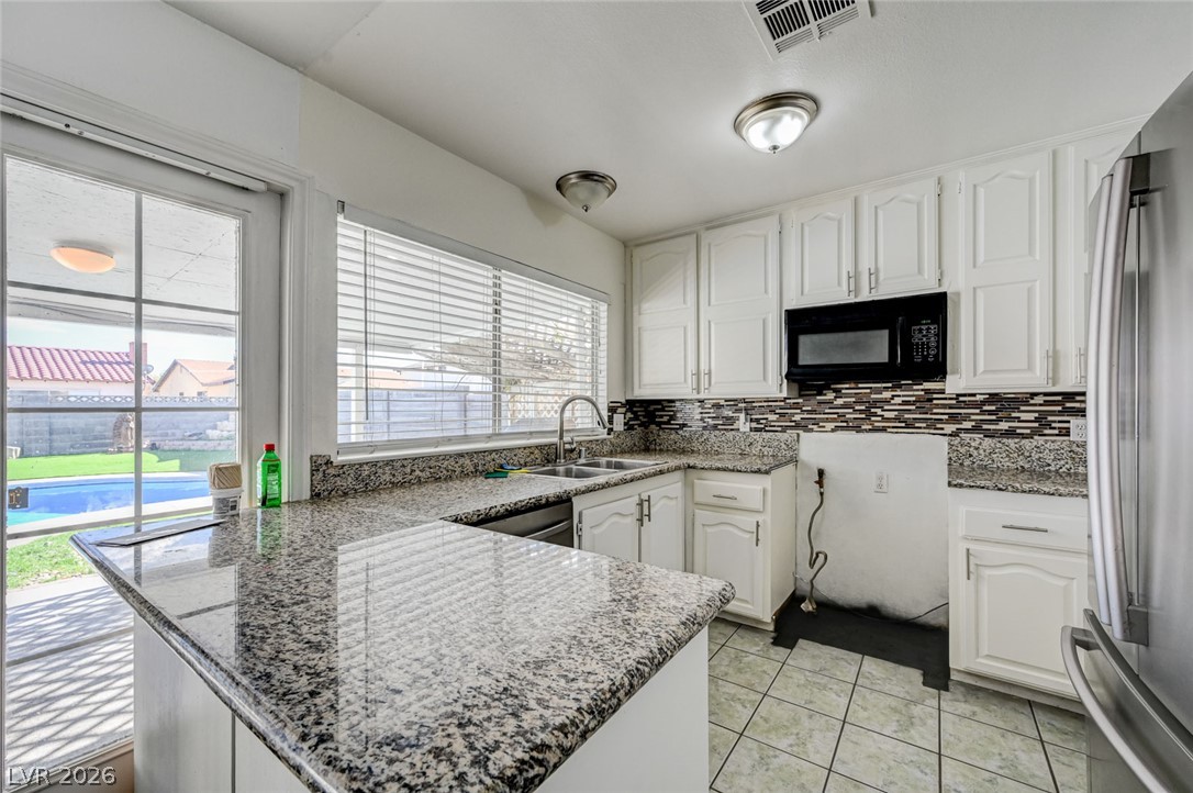 3933 Manford Circle Property Photo 16