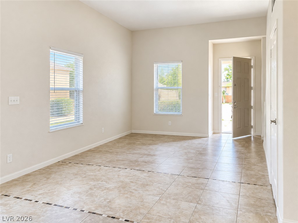 10516 Allthorn Avenue Property Photo 4