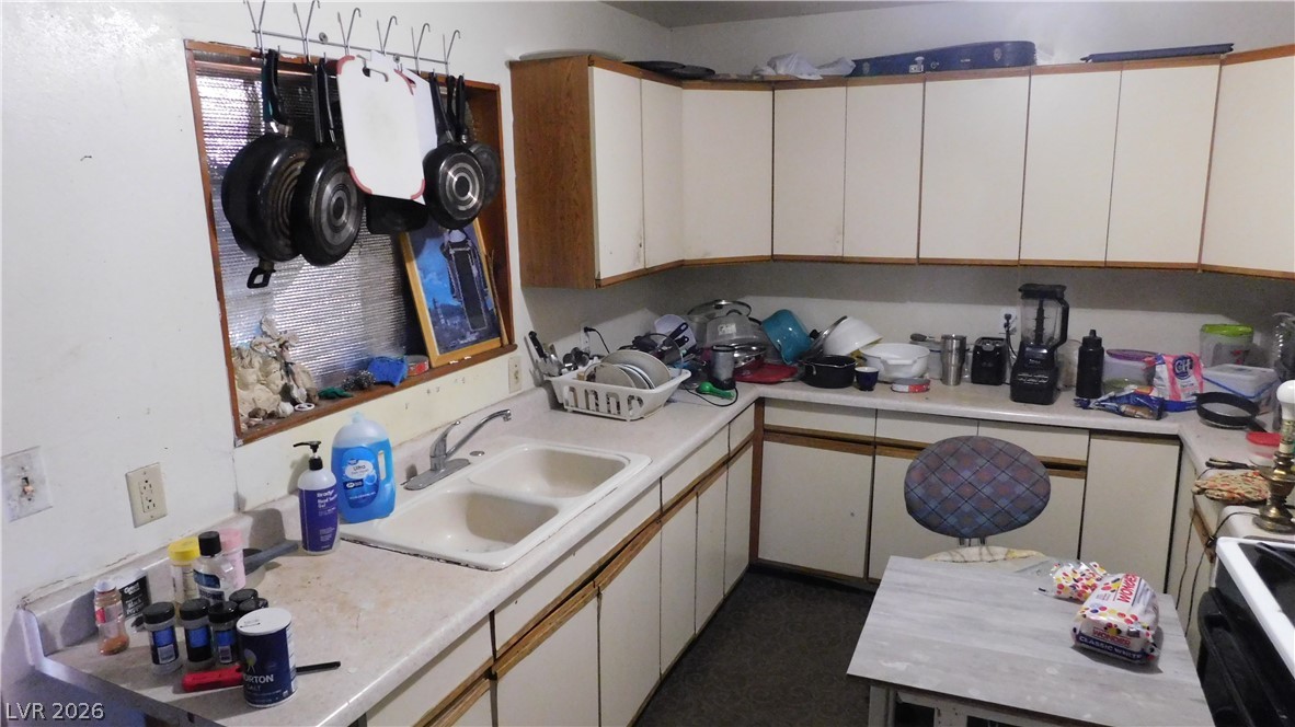 4316 Las Lomas Avenue Property Photo 6