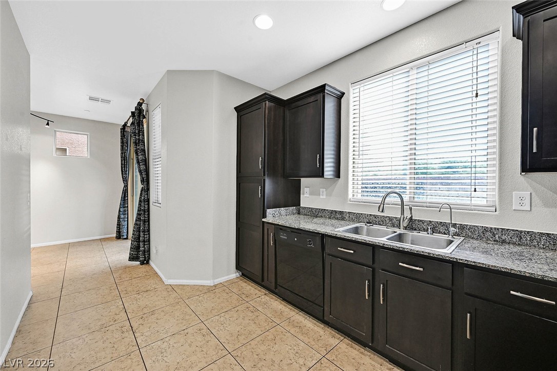 7563 Edgartown Harbor Street Property Photo 10