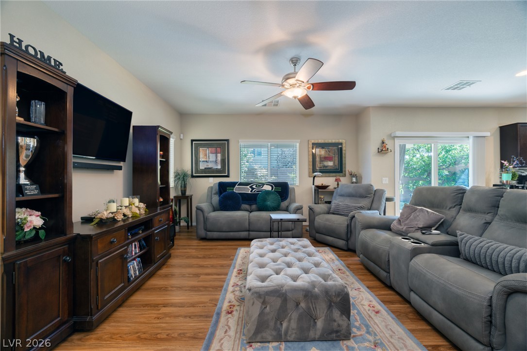 10821 Knickerbocker Avenue Property Photo 3