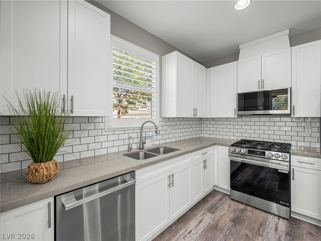 1012 Via Lombardi Avenue Property Photo 2