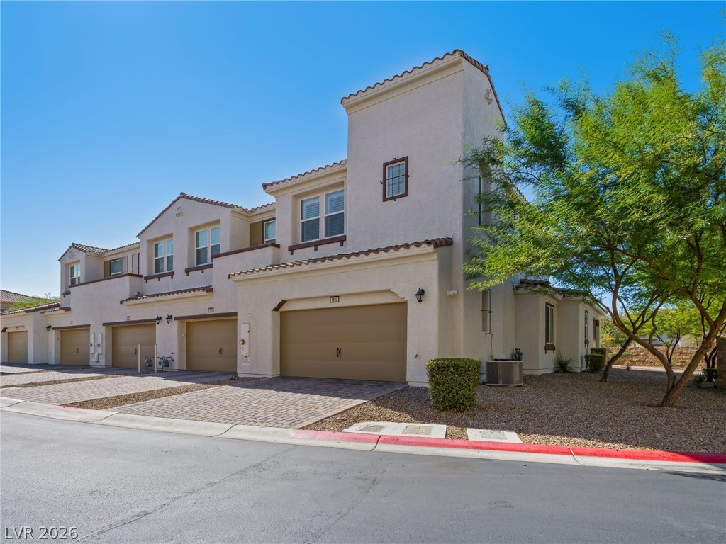 1012 Via Lombardi Avenue Property Photo 6
