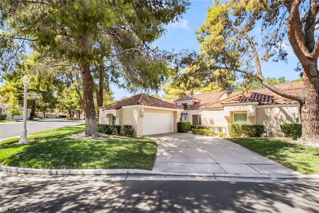 6986 Emerald Springs Lane Property Photo 4