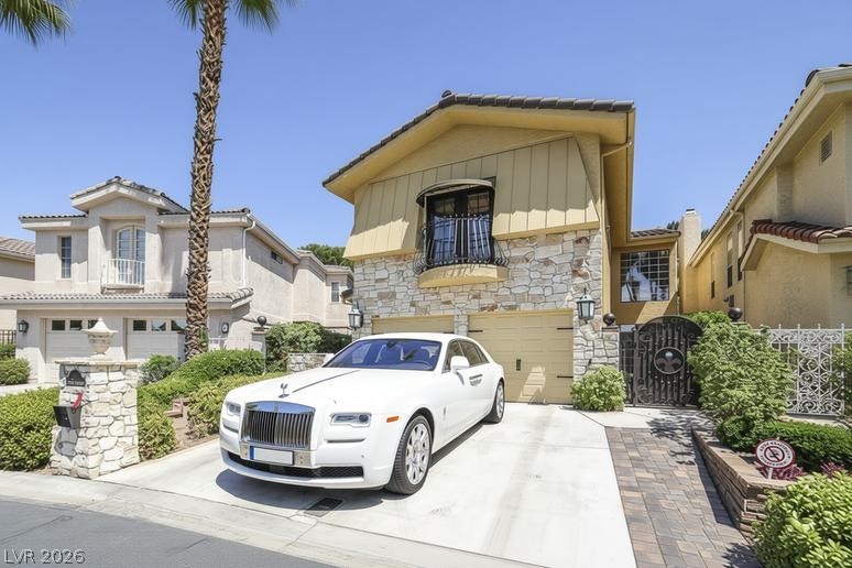 2863 Queens Courtyard Drive Property Photo 1
